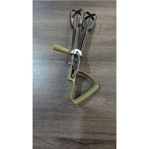 Vintage Hand Crank Egg Beater Whisk With Olive Handle - Retro Kitchen Tool prop - Picture 3 of 5